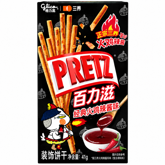 Glico Pretz pui picant 41 g, cutie neagră pe fundal alb